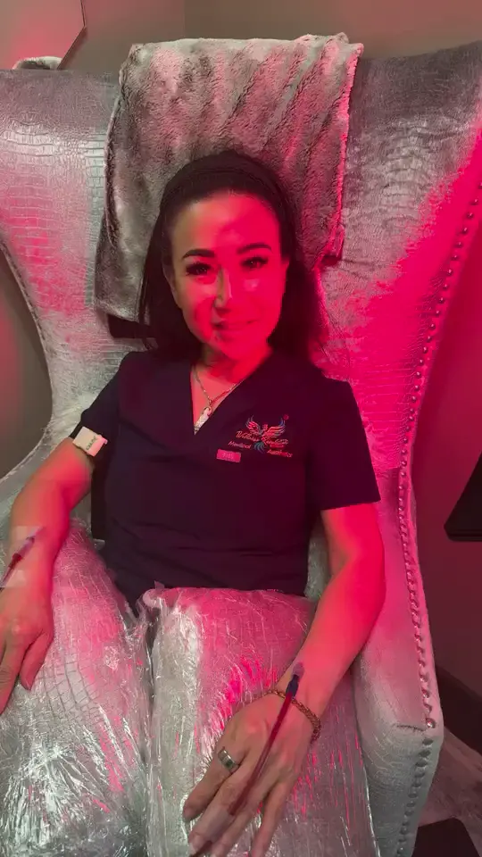 kelli getting eboo ozone therapy and red light therapy